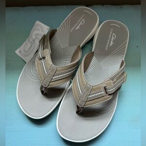 Clark’s Cloudstepper thong sandals, 8, sable tan, NWT